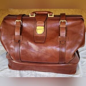 Doctor/Duffle Bag 100% Brown leather, 19.5x18"x10", 4" deep zippered compartment